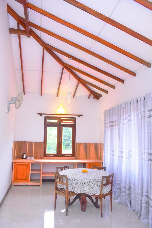 Rock Edge Residence Канди Екстериор снимка